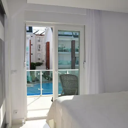 Gardenia Daire Side